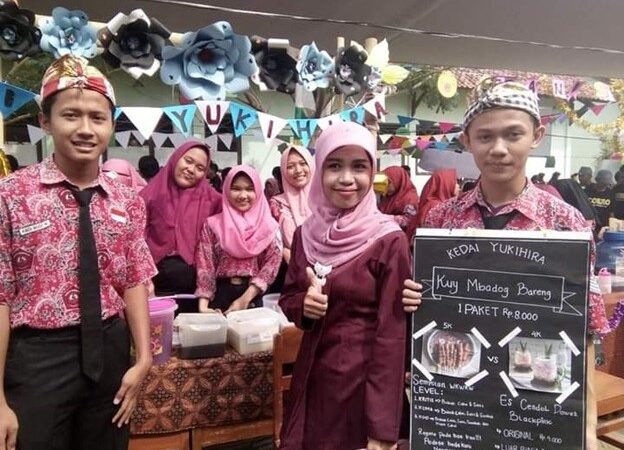 UPAYA MENANAMKAN NILAI-NILAI ENTREPRENEURSHIP MELALUI KEGIATAN MARKETDAY