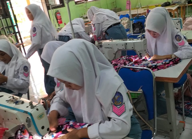 UPAYA GURU DALAM MENINGKATKAN MINAT BERWIRAUSAHA