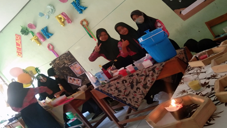 UPAYA MENANAMKAN NILAI-NILAI ENTREPRENEURSHIP MELALUI KEGIATAN MARKETDAY