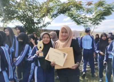 Penyerahan Hadiah Kegiatan Classmeeting