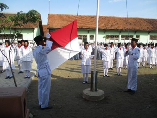 pengibaran-bendera